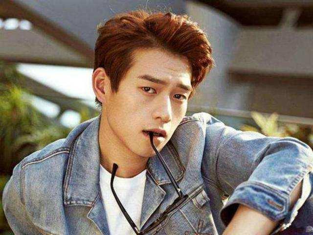 像男生的明星,揭秘那些像男生的明星风采